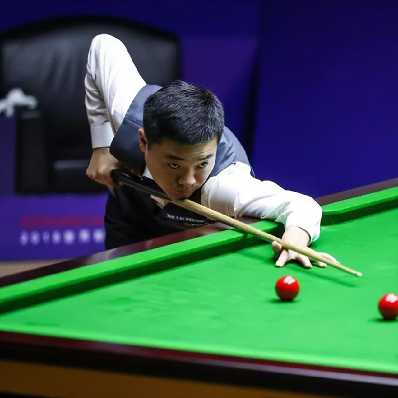 足球领域必 足球领域必