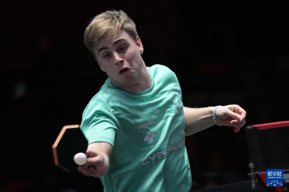 她的成功背 她的成功背